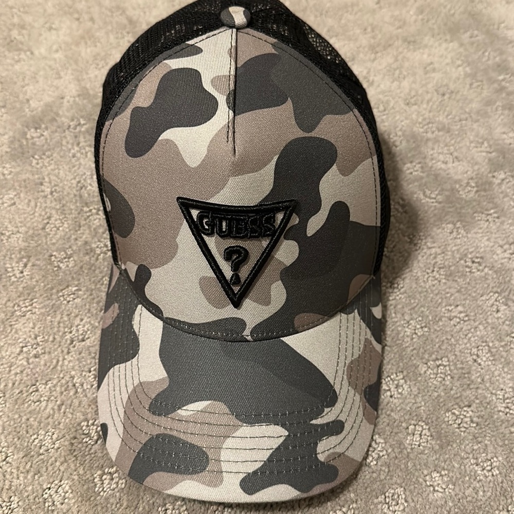 GUESS hat